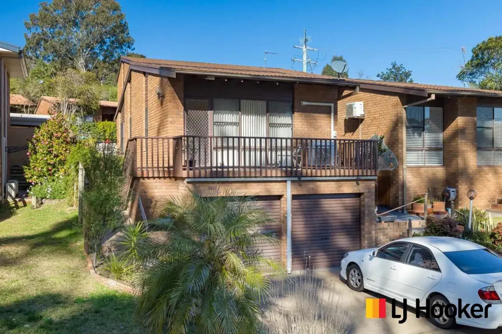 Tidy unit in great location!