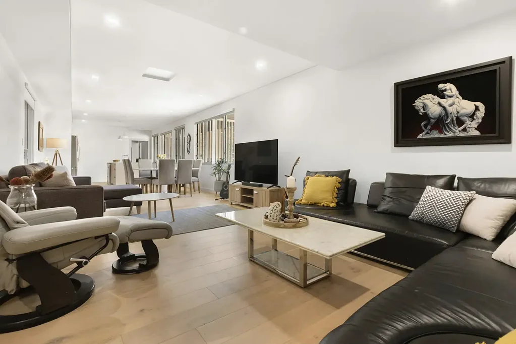 Stunning 3 Bedroom Apartment in Prime Location