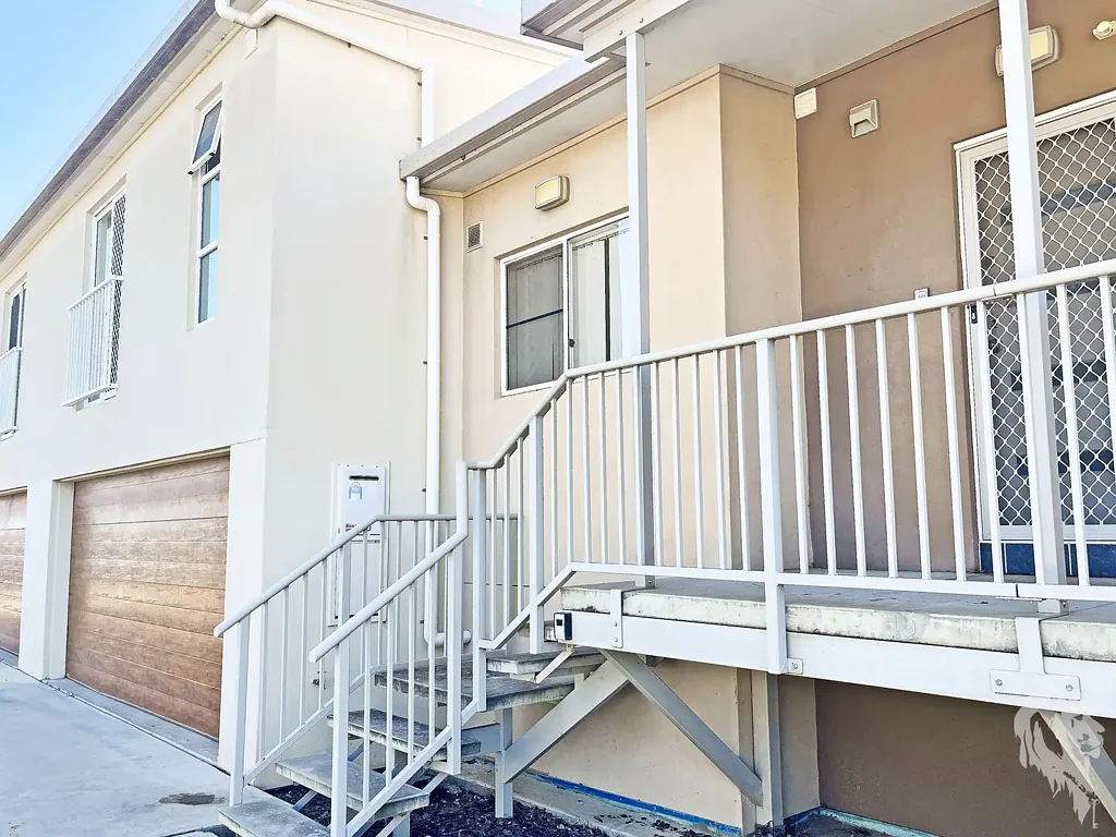Modern 2 Bed | 2 Bath | Double Garage