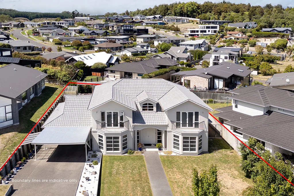 Waipahihi 5 Bedroom Big on style