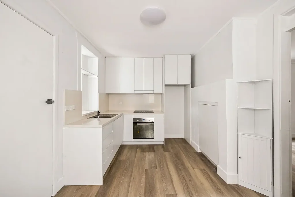 Ground-level 1-bedroom with huge shared backyard