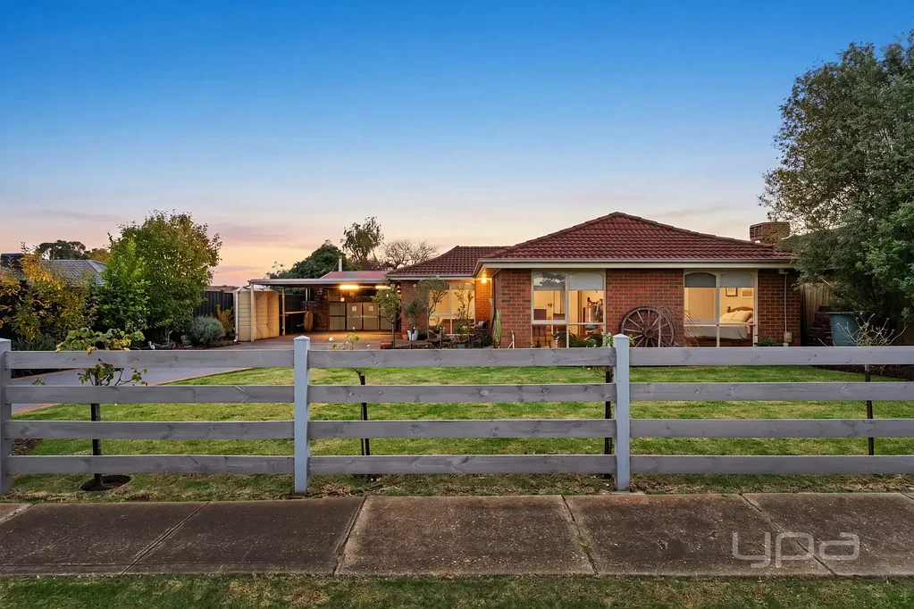 Melton West 4ਬੈੱਡਰੂਮ PERFECT FAMILY HOME IN PERFECT LOCATION WITH THE PERFECT SHED!