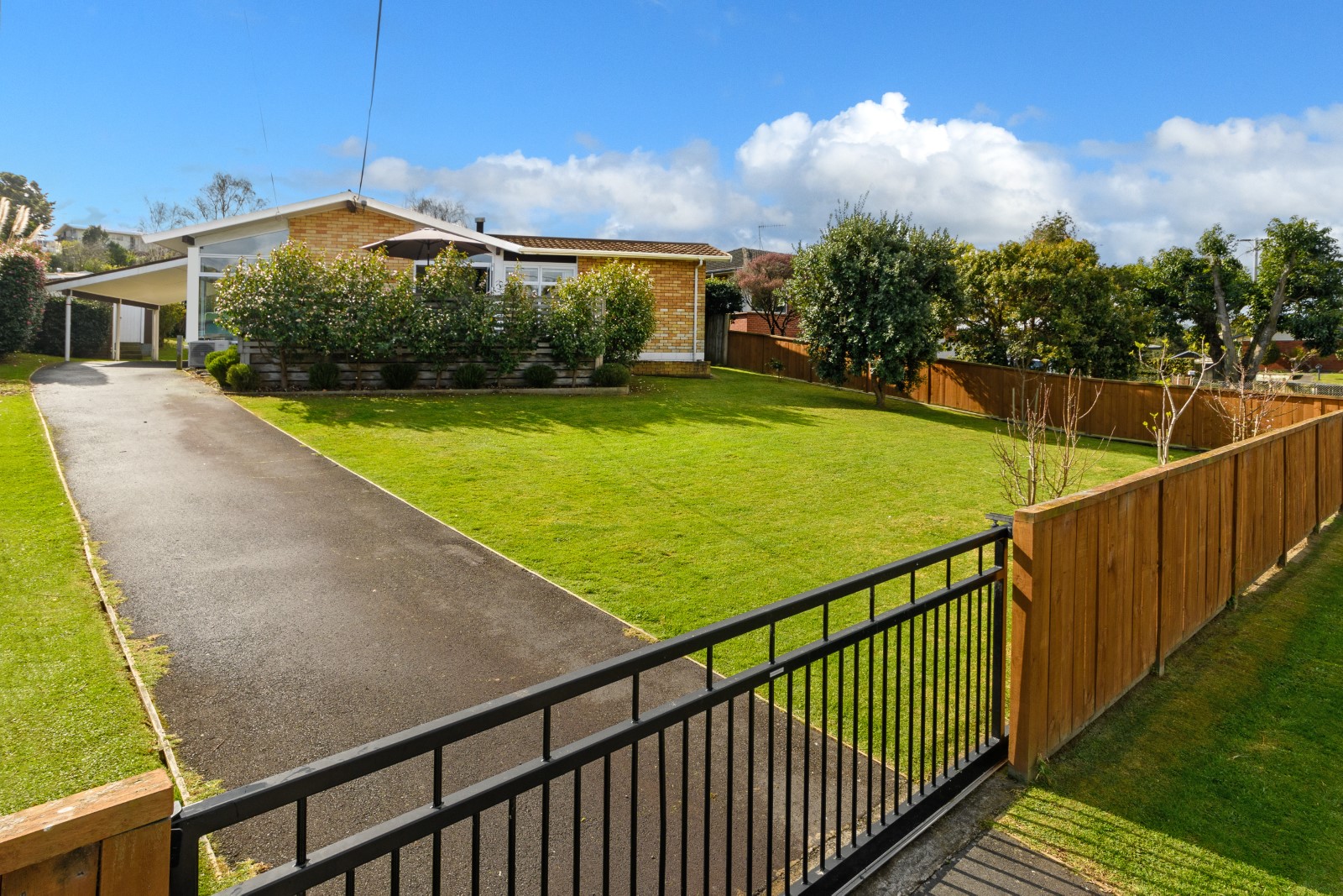 11 Sharyn Place, Brookfield