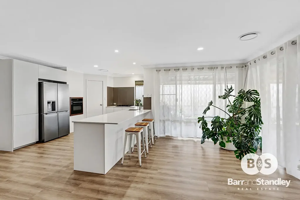 Australind 5 Slaapkamer Spacious Family Living in the Heart of Australind