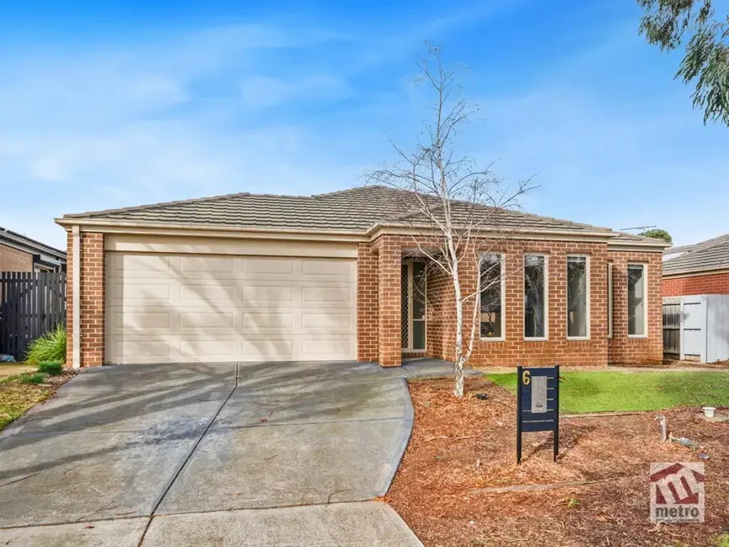 SPACIOUS FAMILY HOME!