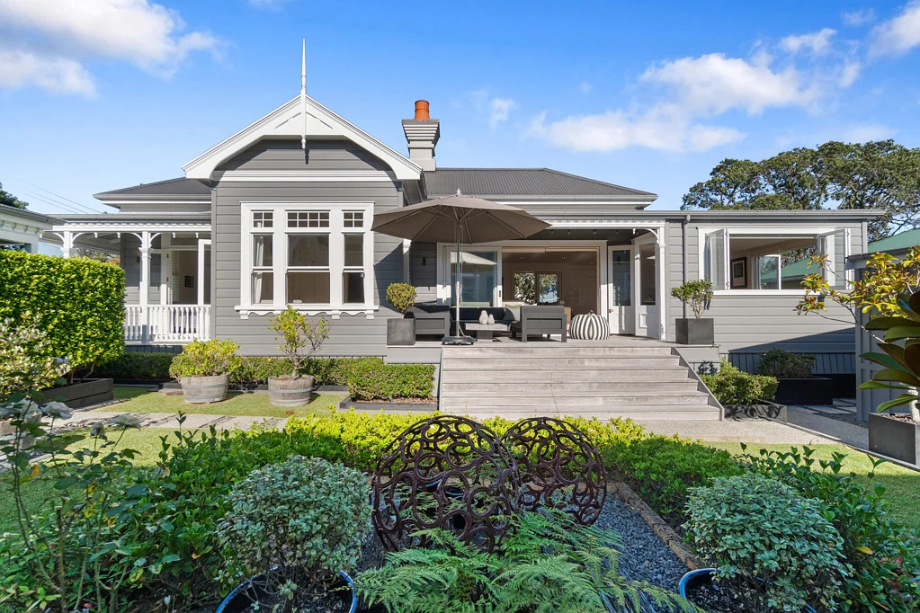 Devonport 4房 经典与当代的完美融合，764㎡大地，翻新别墅演绎品质人生！ Villa elegance meets contemporary comfort
