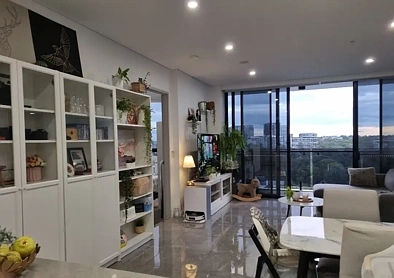 Macquarie Park 2房 Macquarie核心黄金位 优质装修采光足 Bosch电器煤气厨 度假村设施齐全 学区房步行便利 LUXURY 2 BEDROOM APARTMENT AT UNIT # 704 | LARGE MASTER BEDROOM | LUXURY INTERIORS | HUGE ISLAND BENCH | RESORT STYLE LIVING | 24/7 CONCIERGE SERVICE