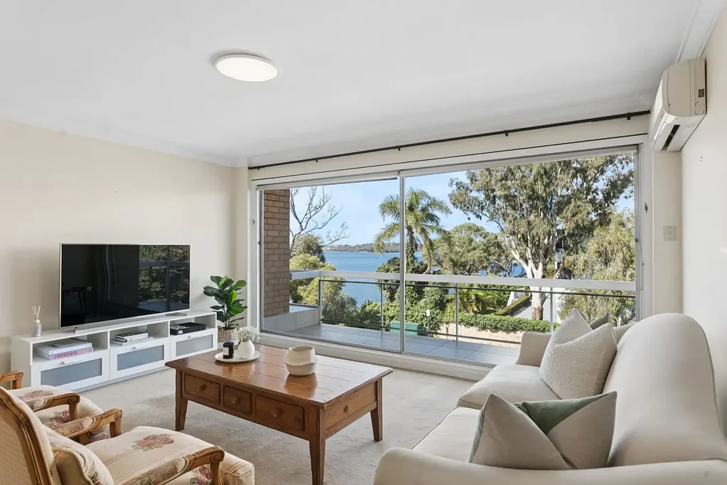 Wake up to panoramic Swan River views
