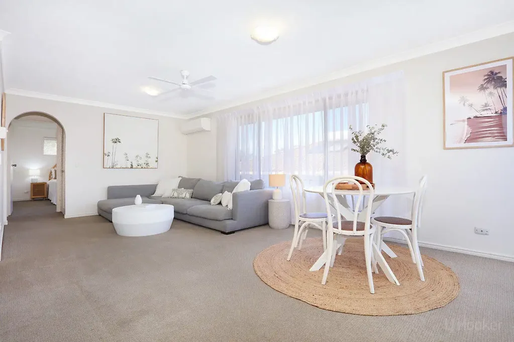 Labrador 2ห้องนอน Bright & Spacious Home, Move in Ready with no Body Corporate Fee