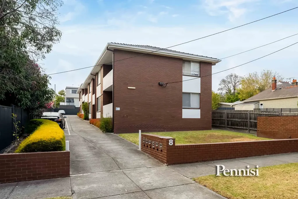 FOR LEASE BY PENNISI