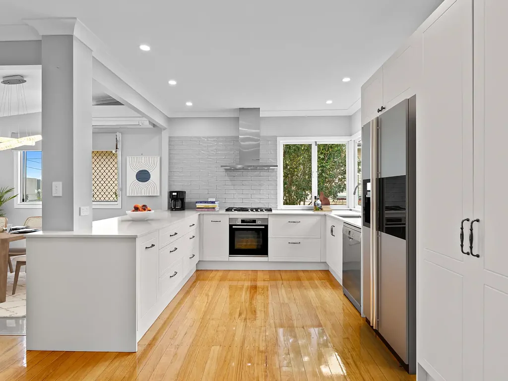 Riverview 4Zimmer The Ultimate Brisbane-Ipswich Commuter Launchpad - Fully Renovated, 3 Mins to Train, 5 Mins to Costco