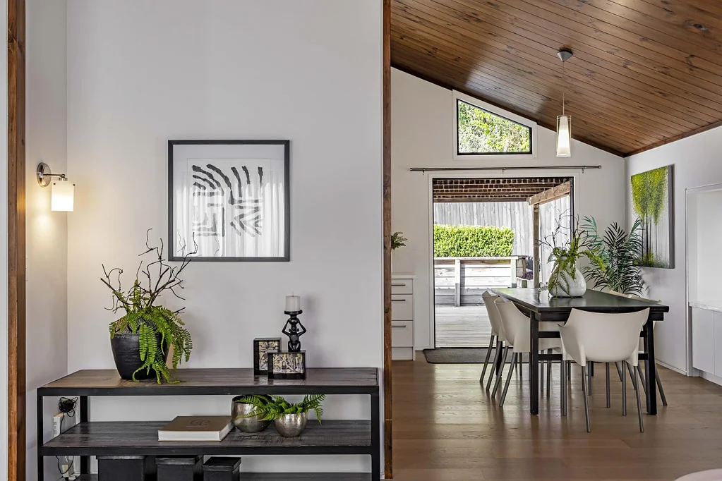 Glendowie 3房 公园旁优居｜家庭首选的宽敞生活空间 Parkside Position | Family-Sized Opportunity