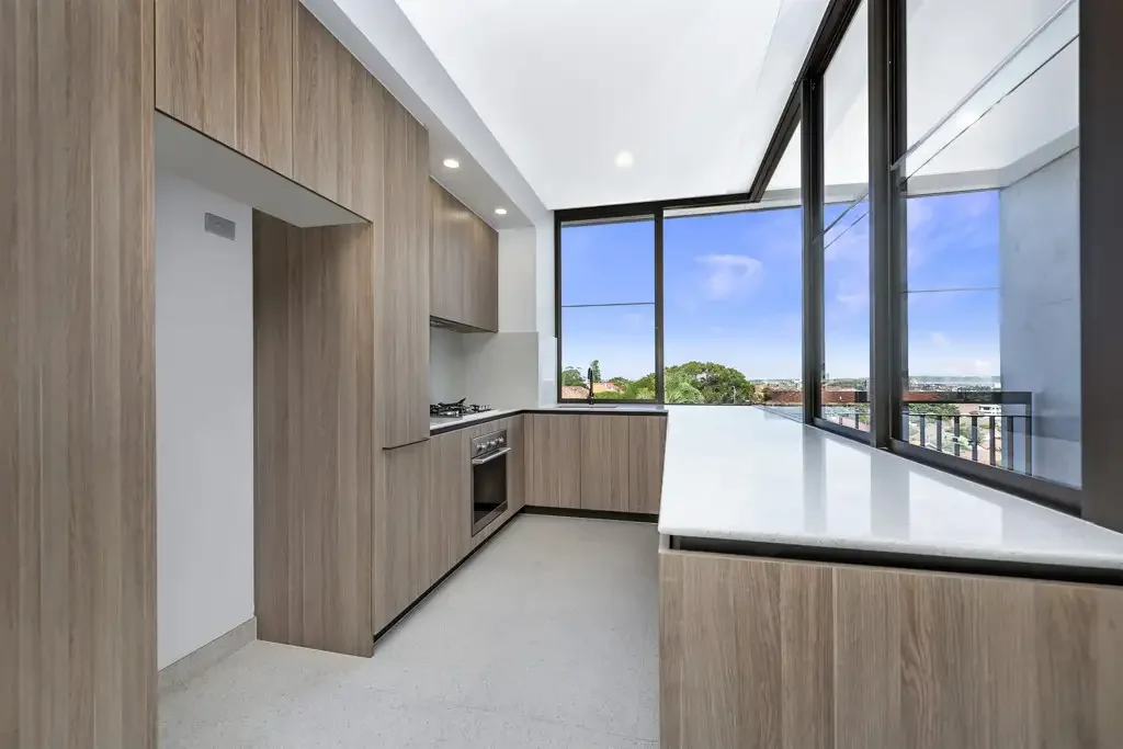 Modern Three Bedroom Apartment with District Outlooks