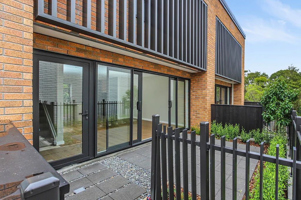 Mission Bay 2房  Modern Living at Premium Location
