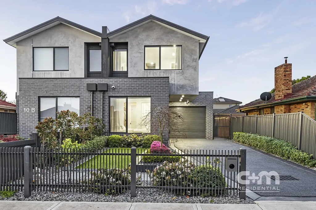 Glenroy 4 Slaapkamer Contemporary Living Across Two Levels!