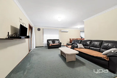 16 Somerton Crescent, St Albans, VIC 3021, 4 phòng ngủ, 2 phòng tắm, House