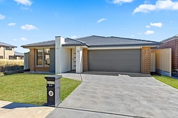 24 Wilga Road, Hamlyn Terrace