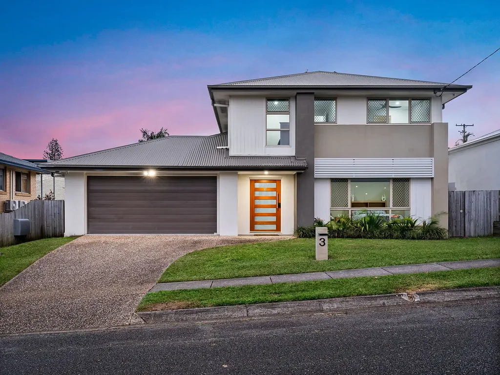 Manly West 5 Bedroom CONTEMPORARY LIVING NEAR TO HARBOUR WITH VIEWS OF CITY SKYLINE