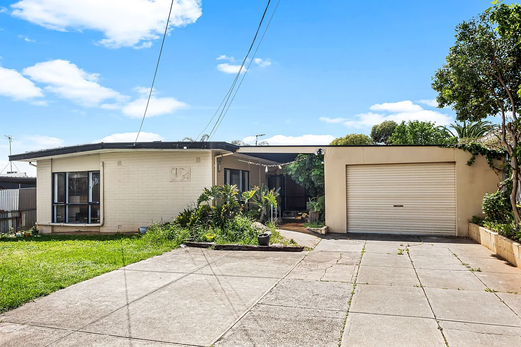 16 Cynthia Street, Para Hills, SA 5096