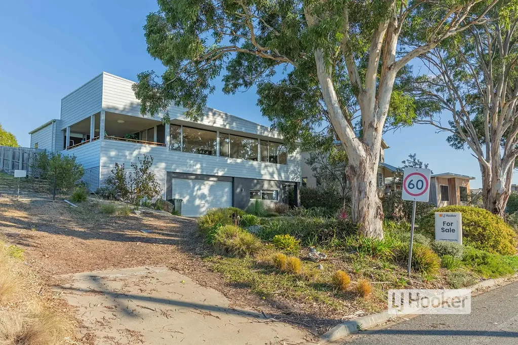 Eagle Point 3Moenga STYLISH HOME WITH UNINTERRUPTED LAKE VIEWS