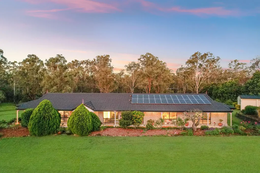 Kensington Grove 4房  Acreage bliss meets timeless comfort. The perfect family escape.