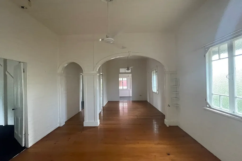 TWO BEDROOM HOUSE WITH A WALK TO THE BEACH!
