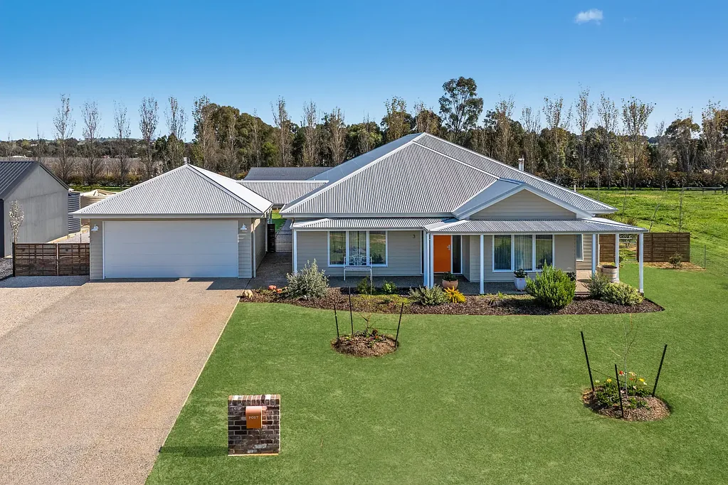 Mudgee 4房  Custom Built Family Home