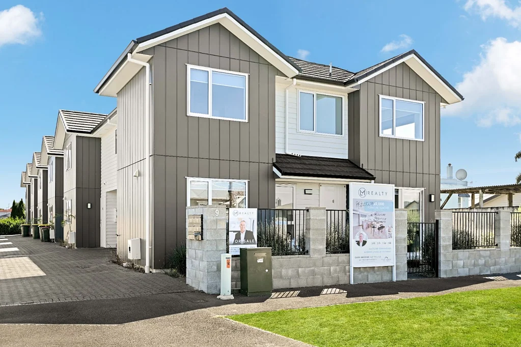 Frankton 18房  - INVESTORS TAKE NOTICE - BLOCK OF 6 FOR SALE