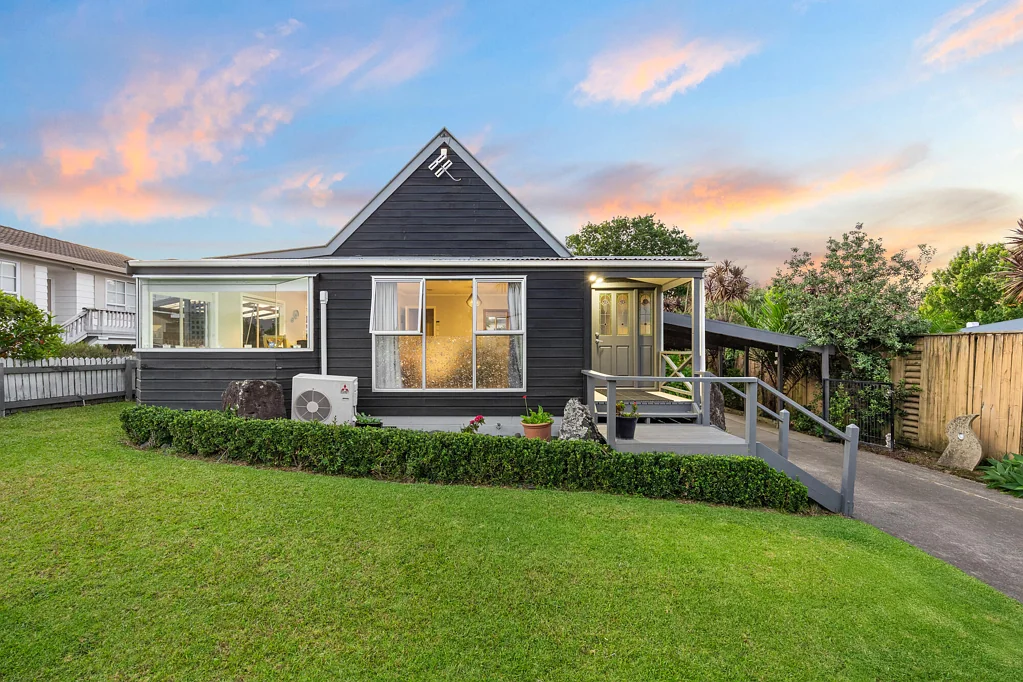 32 Taioma Crescent, Te Atatu Peninsula, Waitakere City, Auckland