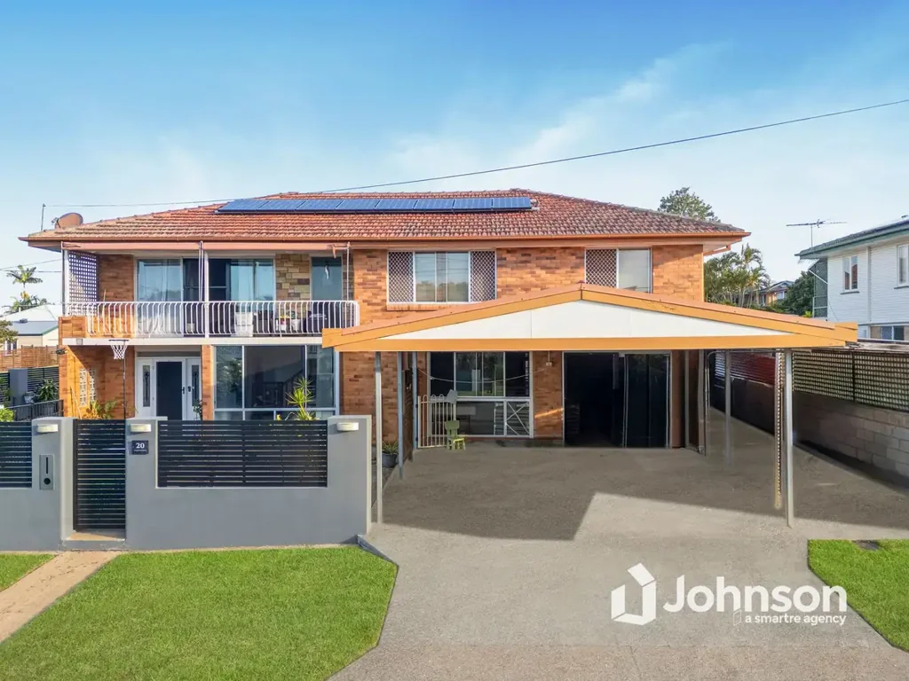 Wynnum West 5 Bedroom THE ULTIMATE RENOVATOR - HUGE CORNER BLOCK 5 BEDROOMS SHED AND POOL
