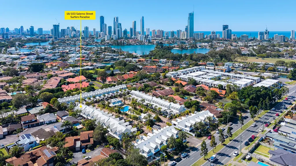 Surfers Paradise 3 Bedroom Prime Location, Isle of Capri Boutique Villa, Corner Position