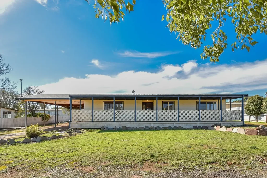 Wirrabara 3 Bedroom All the Space You Need – Inside & Out