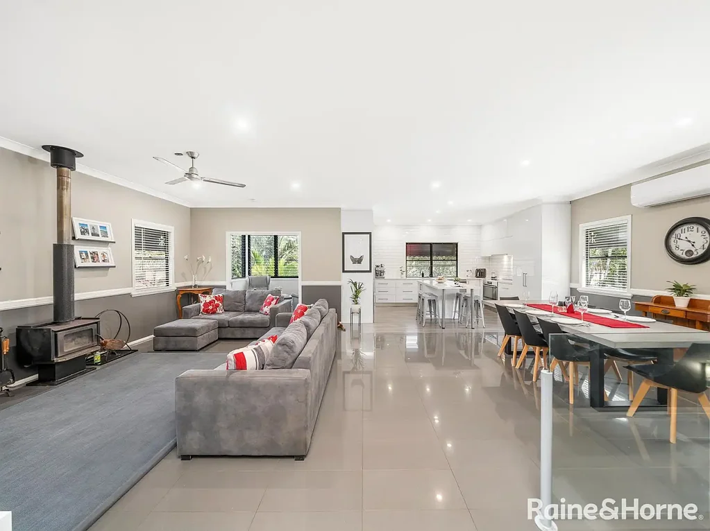 Eatons Hill 4غرفة نوم Modernised Queenslander with Room to Grow