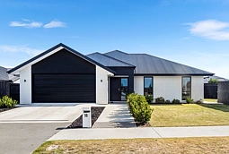 18 Whitehorn Drive, Lincoln