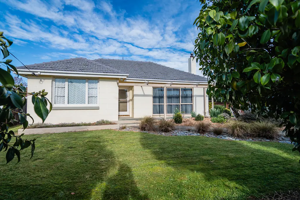 Pleasant Point 2 Bedroom Potential plus in Point!