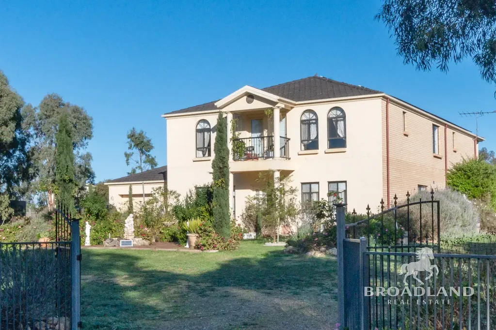 Comfortable 3-Bed Living with Power and Water included