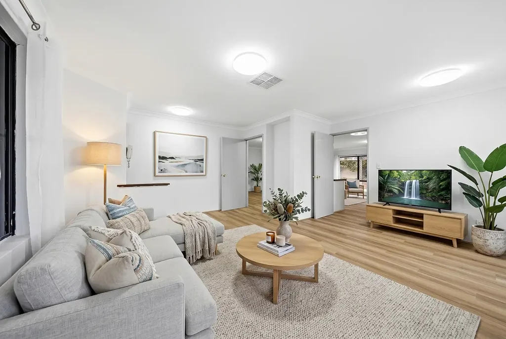Ballajura 5chambre LAKESIDE LIFESTYLE IN A TIGHTLY HELD POCKET