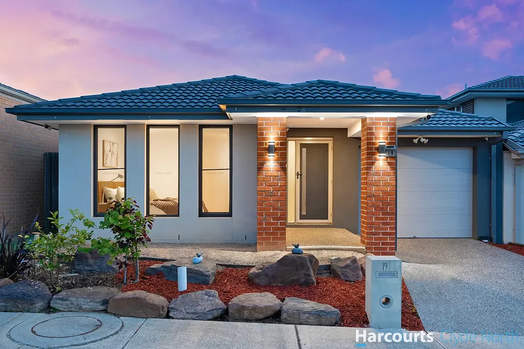 19 Swindale Way, Clyde North, VIC 3978