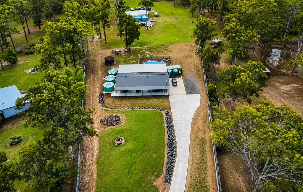 Bucca 3 Slaapkamer Acreage Living Done Right – 5 Acres of Space, Privacy & Dual Living Options!