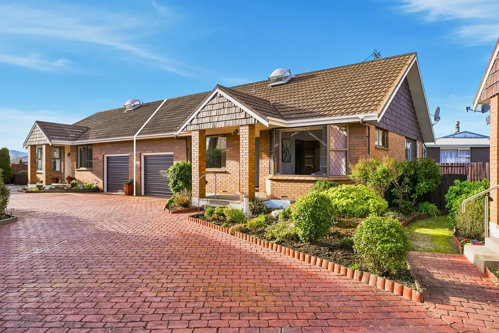 Mosgiel 2બેડરૂમ Ever-popular 70s development awaits new owners