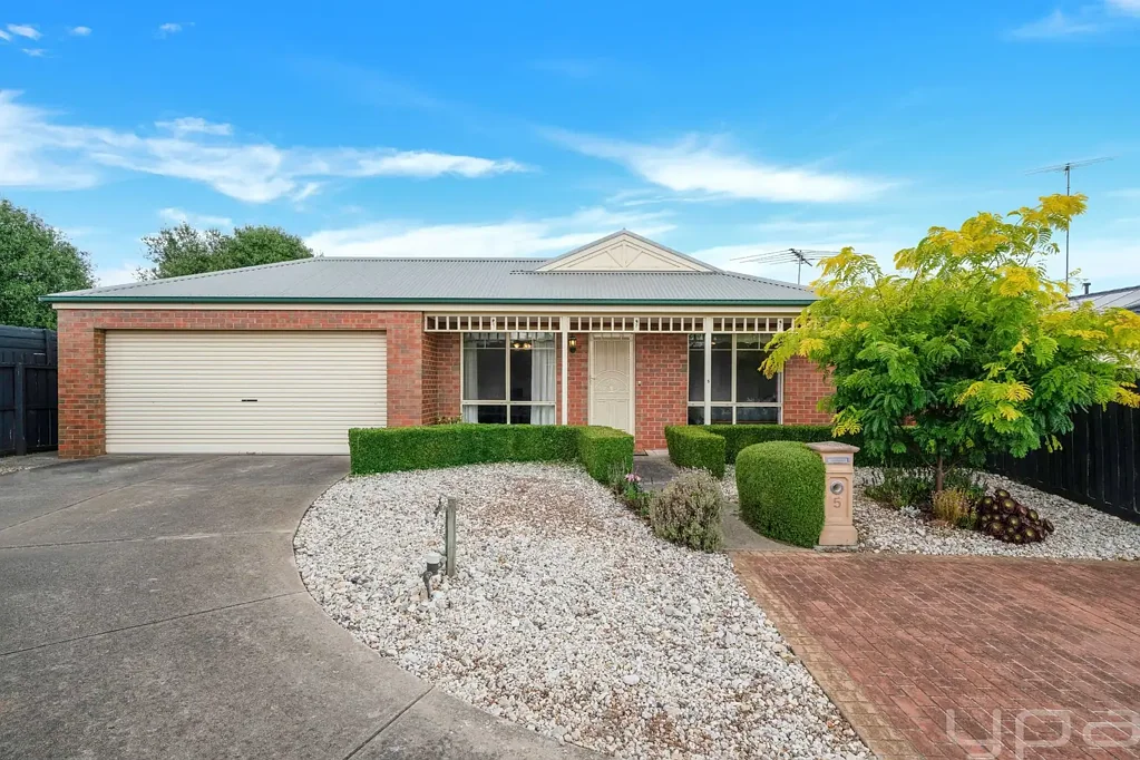 Lara 4Moenga Fresh, Stylish & Family-Ready in a Peaceful Court Location!