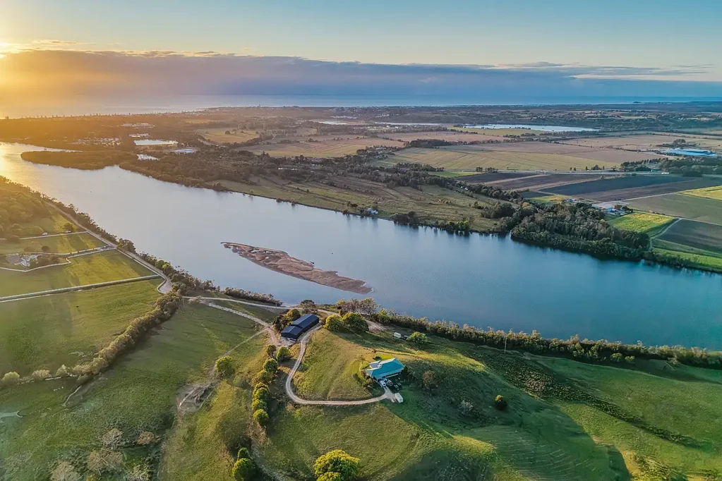 Banora Point 4Kwarto 99 Acres of Absolute Tweed River Frontage – Landmark Estate