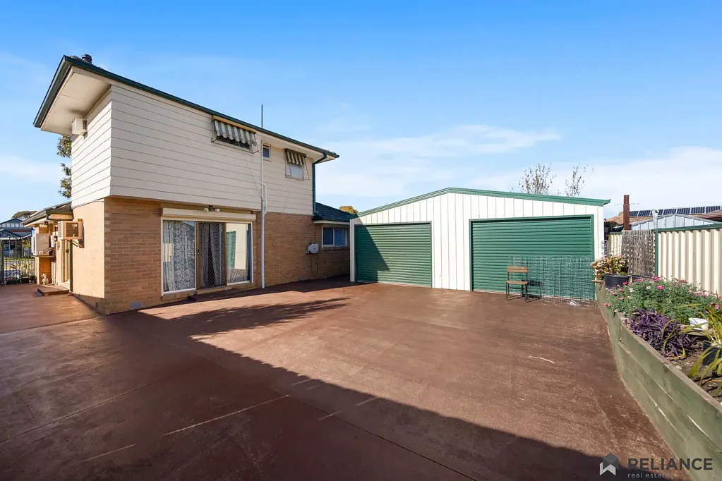Melton South 5 Bedroom Quality Family Home in Prime Melton South Location
