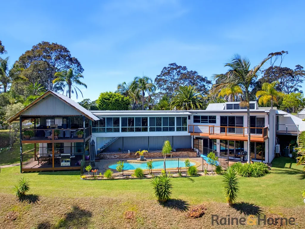 Catalina 5 Bedroom 5 Acres Right In Town
