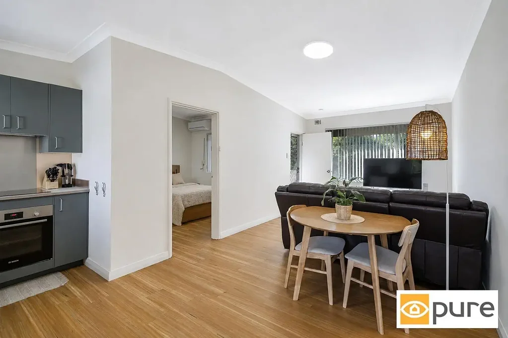 BEAUTIFULLY RENOVATED, FURNISHED 1 X 1 IN SCARBOROUGH