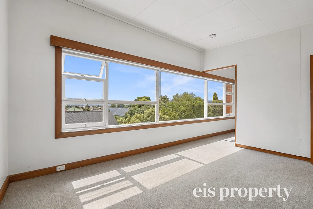 Fantastic Location In New Town - One Bedroom Unit
