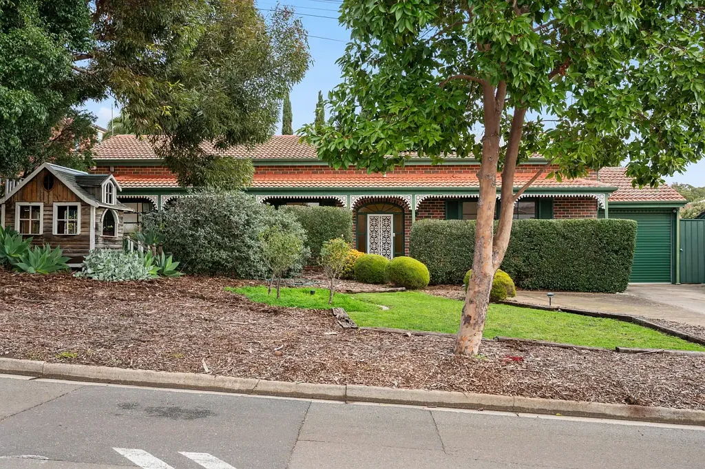 Rostrevor 3房  Leafy Rostrevor Living with Space, Soul and Scope.