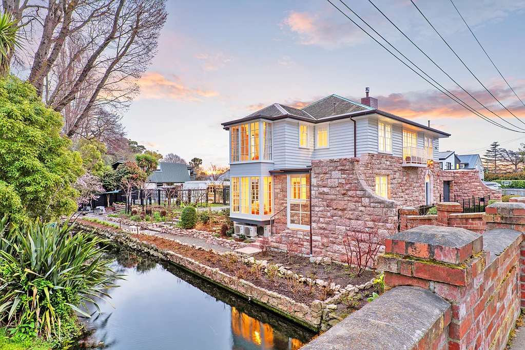 Fendalton 4Kwarto Beautifully Rebuilt, Iconic Position