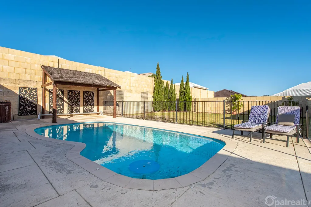 17 Caloundra Street, Secret Harbour, WA 6173