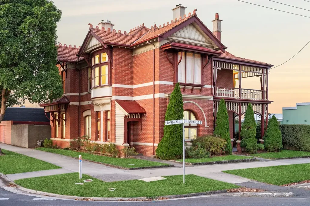 Colac 4침실 HISTORIC BUILDING WITH BUSINESS AND LIVING OPPORTUNITIES